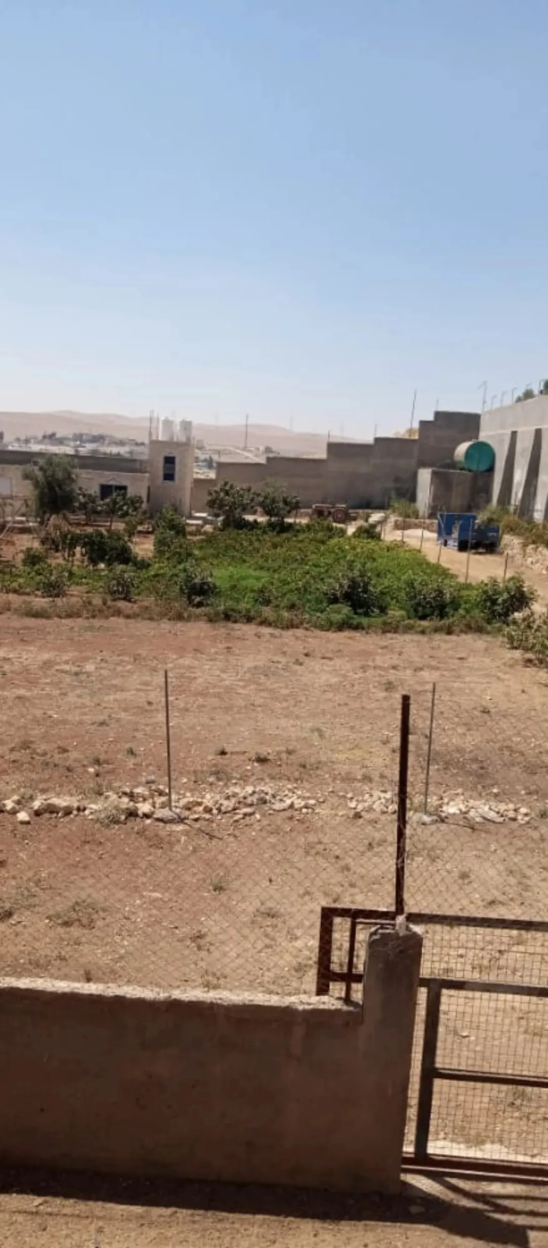 مزرعة على السيل مباشرة للبيع