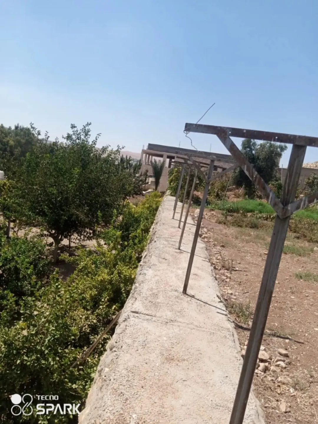 مزرعة على السيل مباشرة للبيع