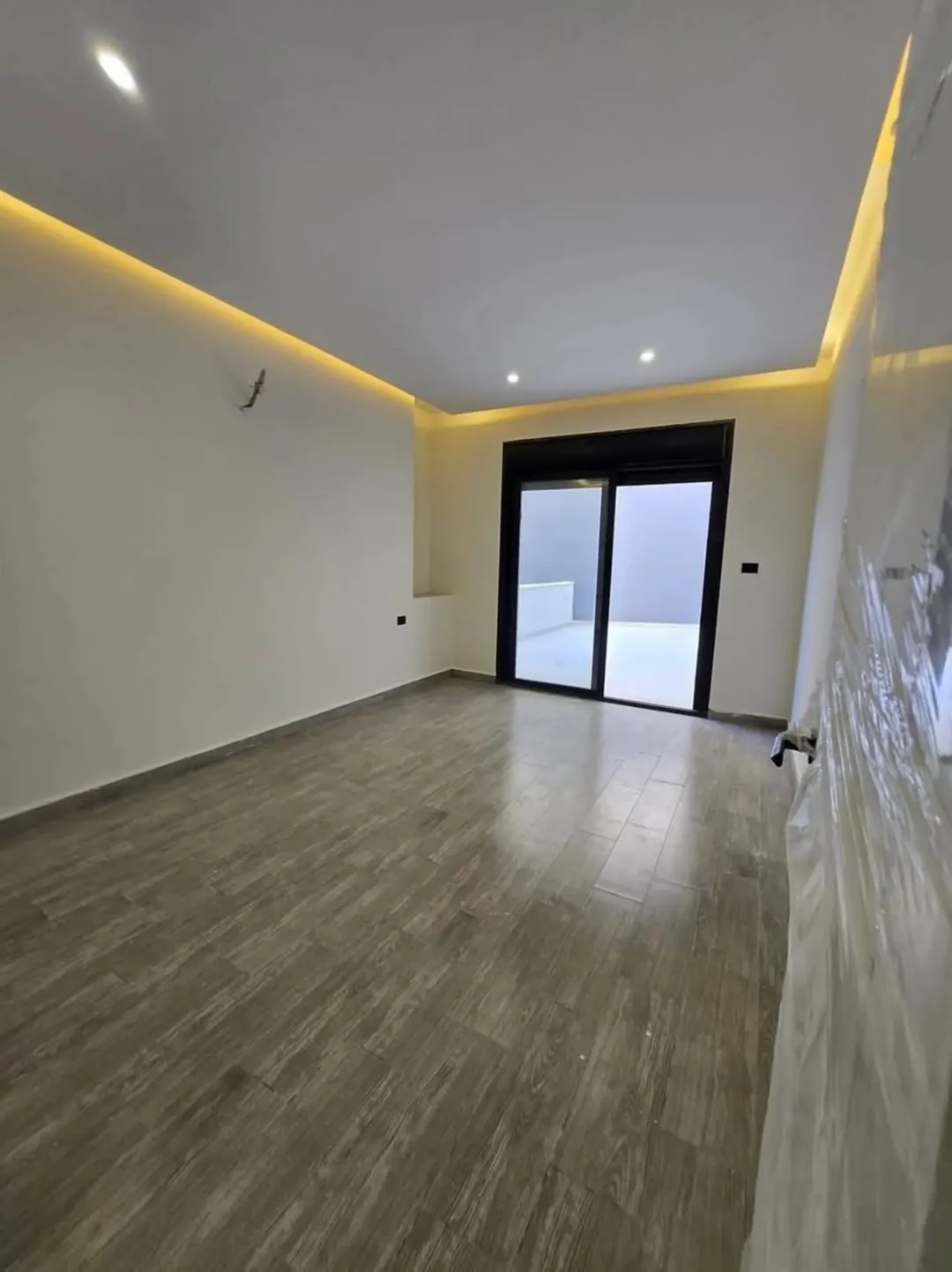 شقق فاخرة 205م مع ترسات واسعة ونظام أوتوميشن – الجبيهة حي الريان