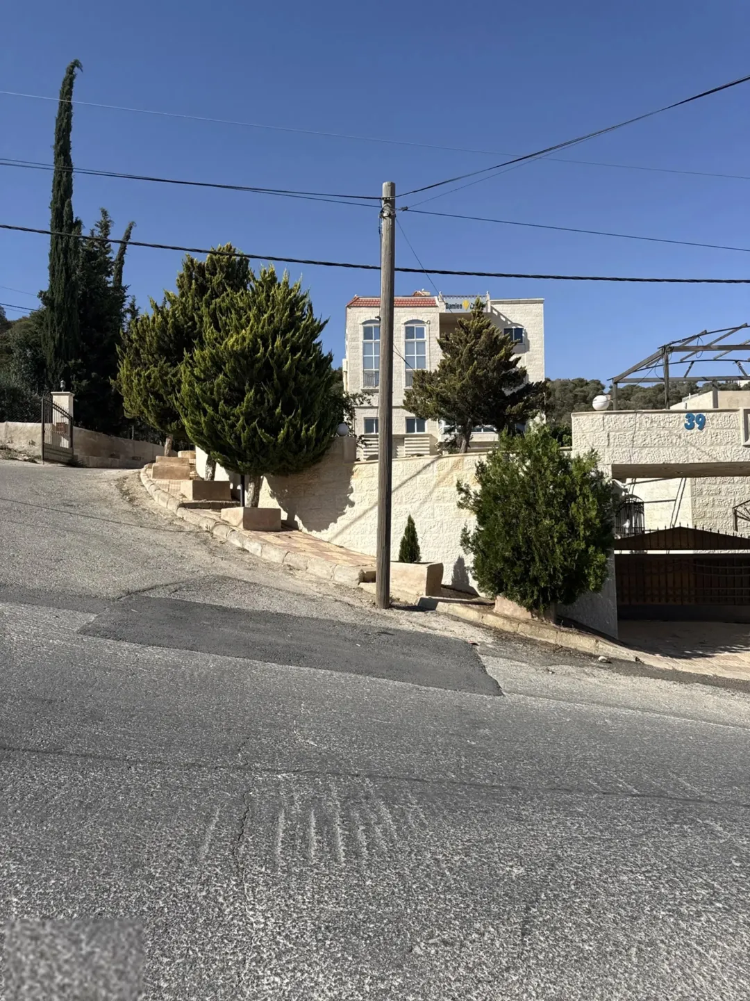 أرض سكنية فاخرة للبيع في أعلى قمة حوض زربي – ياجوز