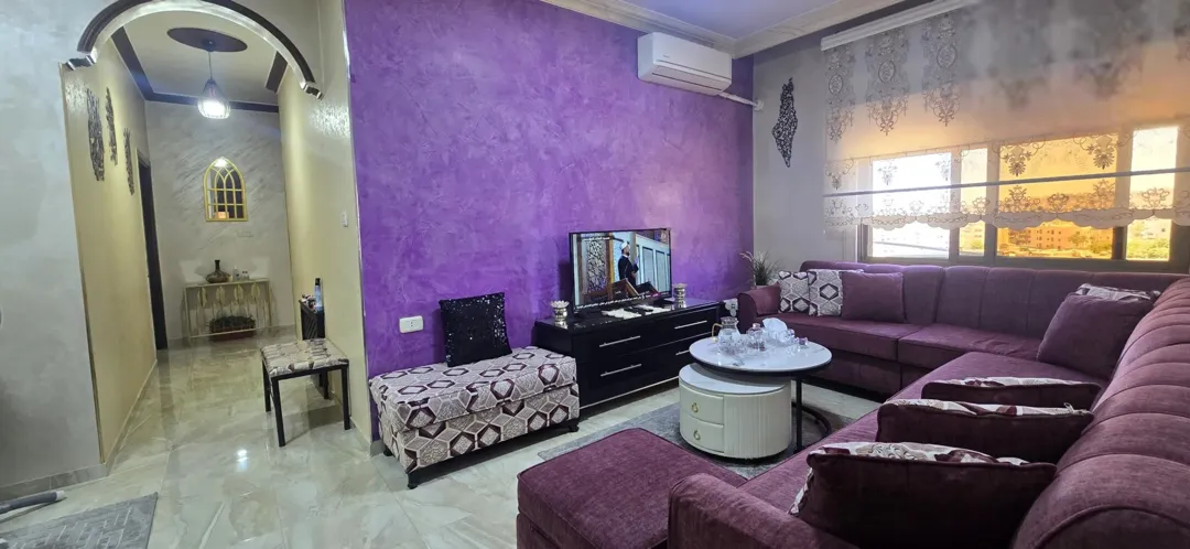 شقة سكنية مميزة للبيع في موقع استراتيجي مقابل متحف الدبابات