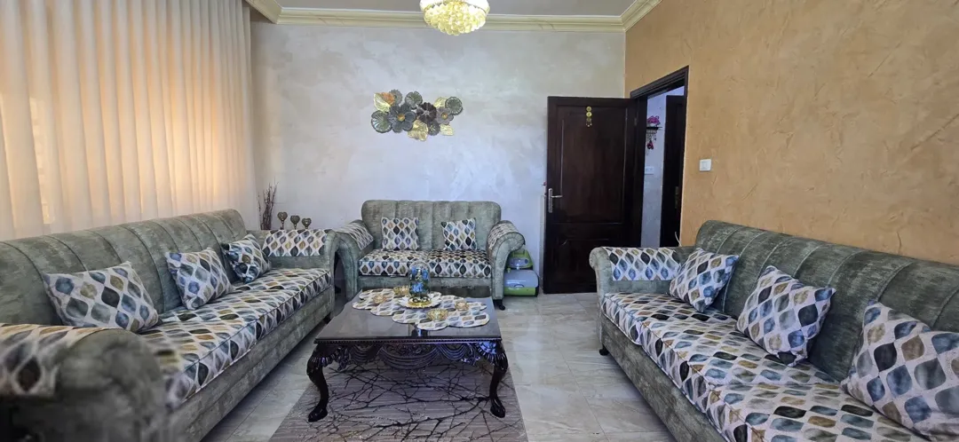 شقة سكنية مميزة للبيع في موقع استراتيجي مقابل متحف الدبابات