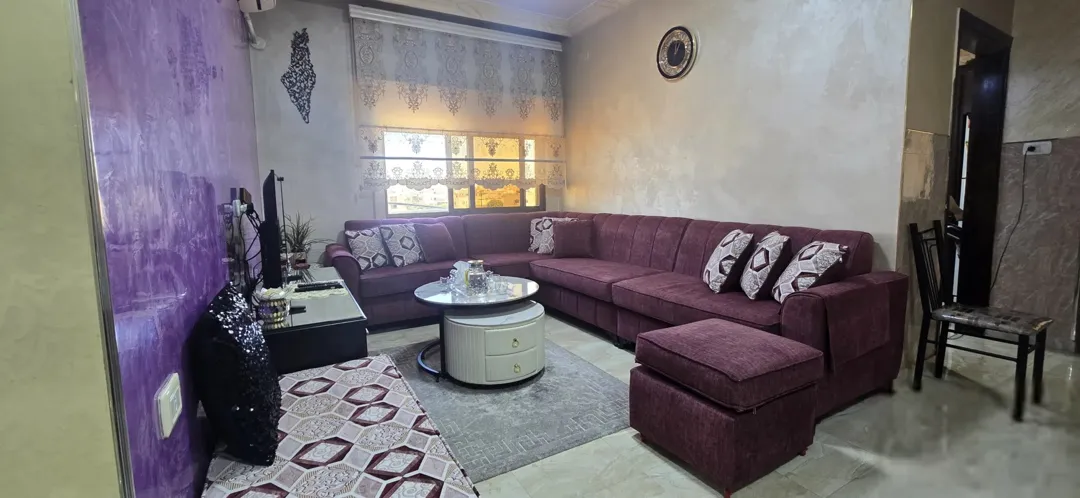 شقة سكنية مميزة للبيع في موقع استراتيجي مقابل متحف الدبابات