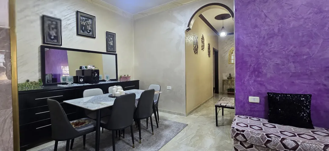 شقة سكنية مميزة للبيع في موقع استراتيجي مقابل متحف الدبابات