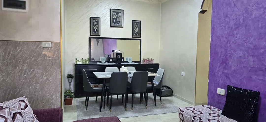 شقة سكنية مميزة للبيع في موقع استراتيجي مقابل متحف الدبابات