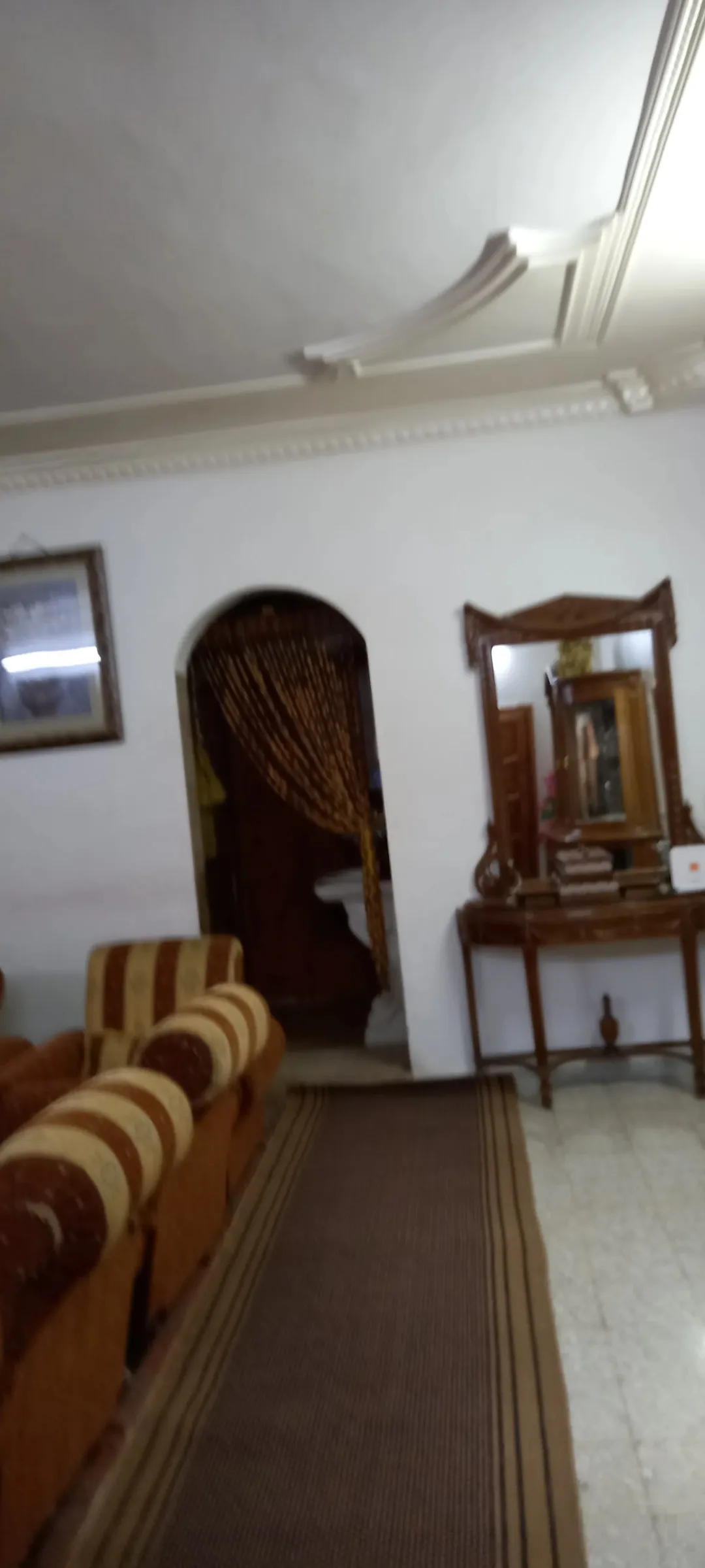 بناء سكني مميز للبيع مكون من ثلاثة طوابق