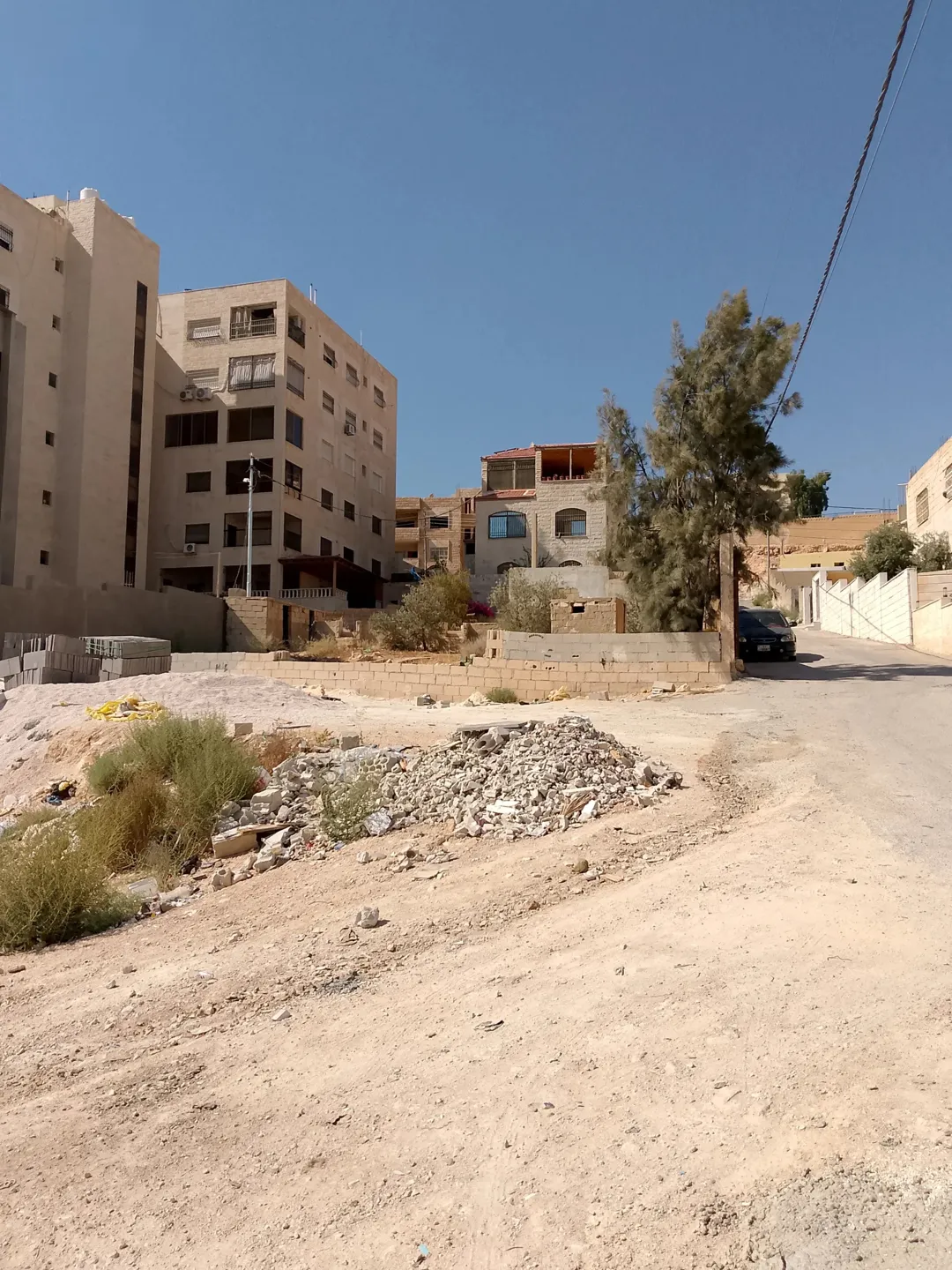 قطعة أرض مميزة مباشرةً في جبل المغير قريبة من فيلا أبو حويلة