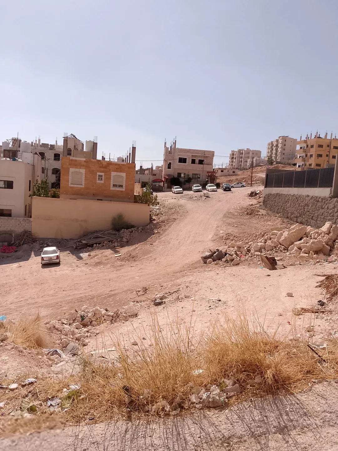 قطعة أرض مميزة مباشرةً في جبل المغير قريبة من فيلا أبو حويلة