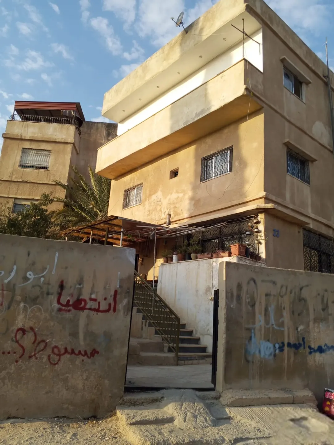 موقع مميز في ماركا الشمالية حي العبدلات للبيع