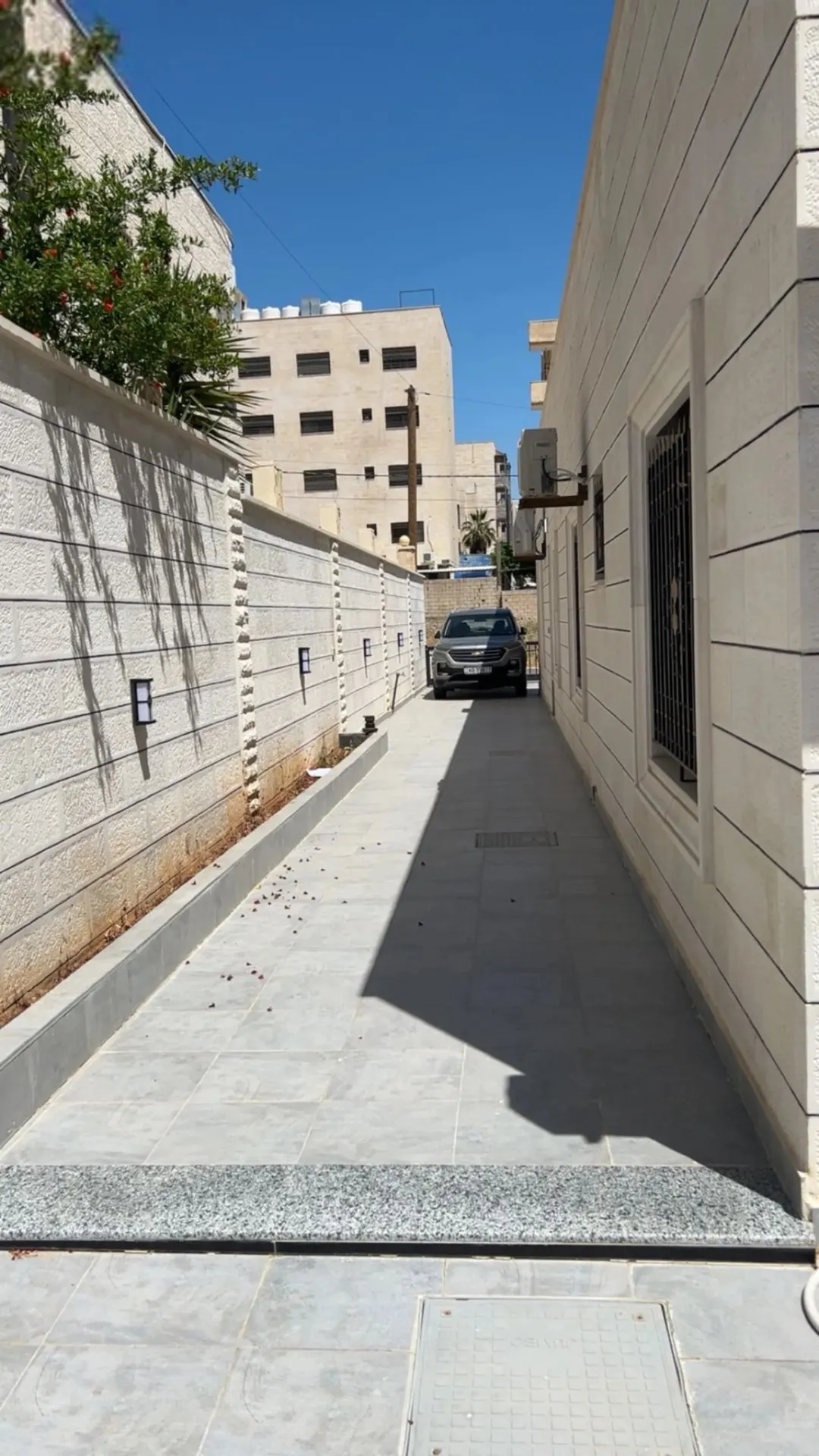 فيلا حديثة للبيع في أبو علندا – جبل الحديد