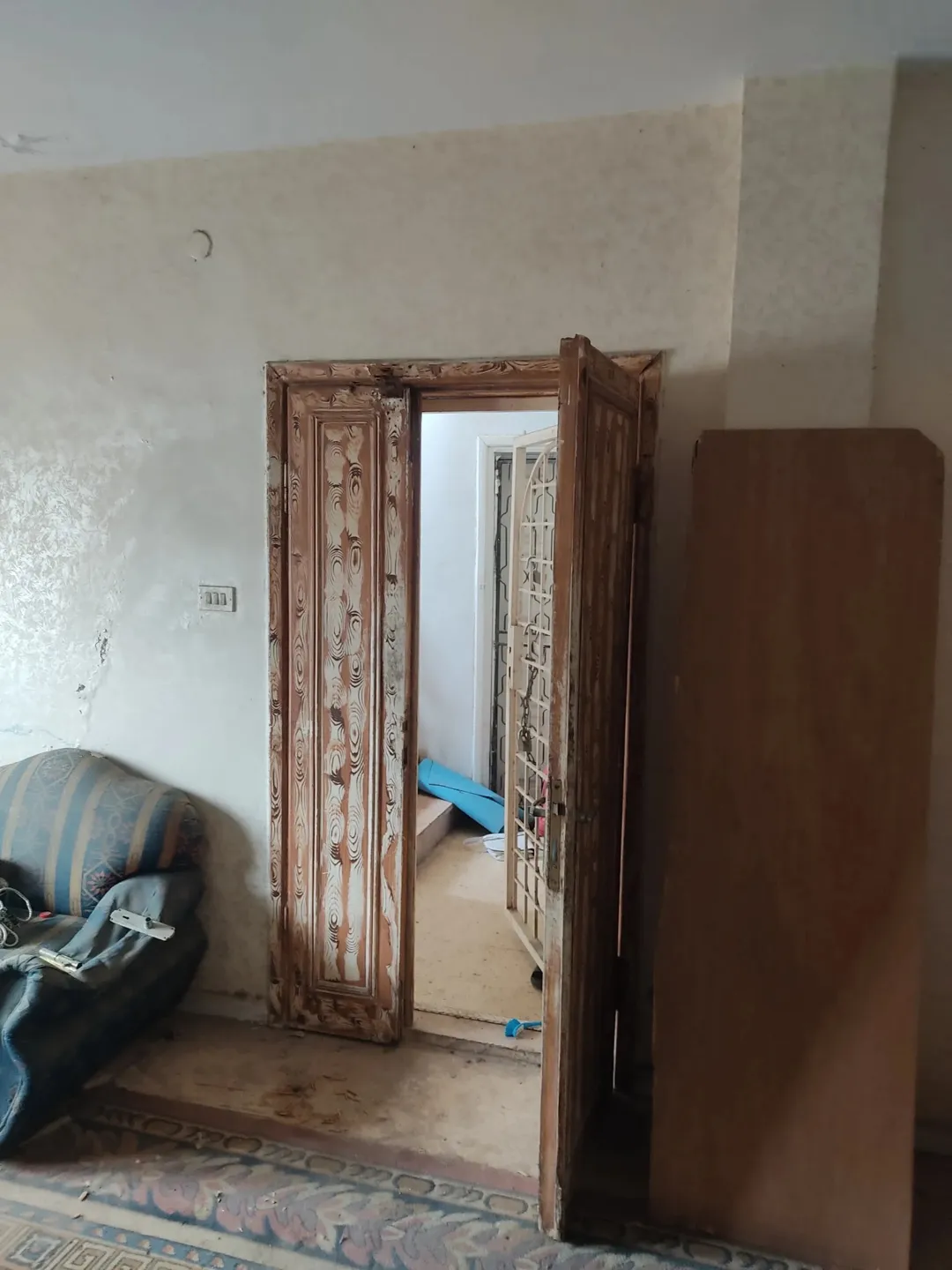 شقه للبيع قرب الباب الشمالي لجامعة اليرموك