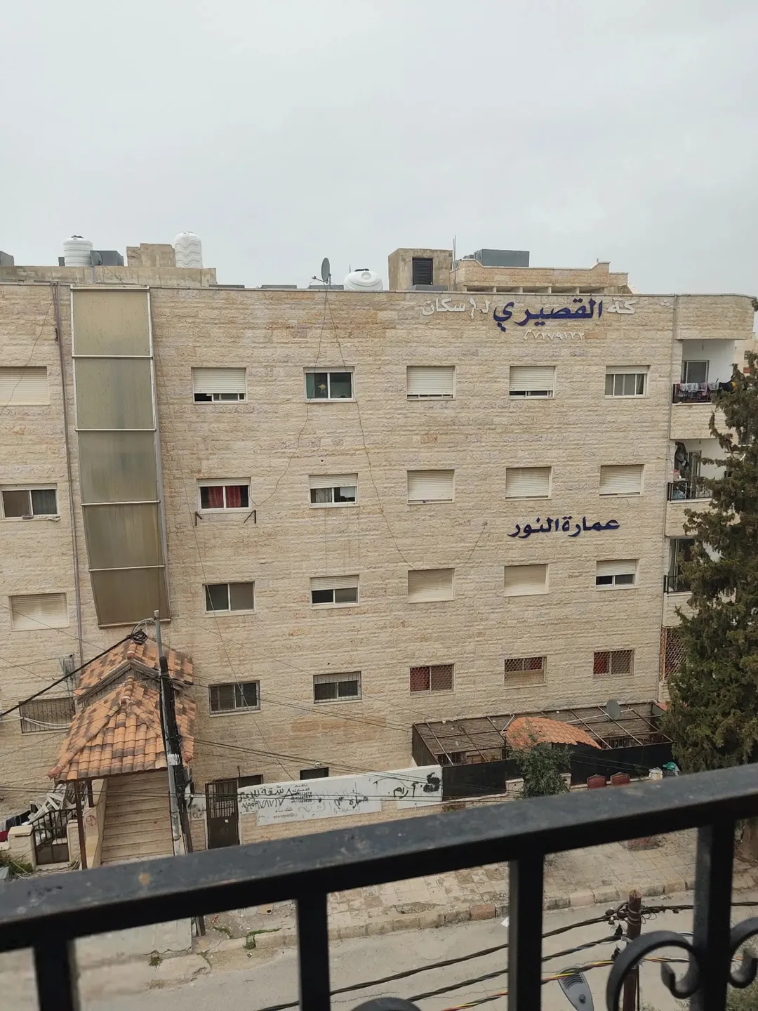 شقه للبيع قرب الباب الشمالي لجامعة اليرموك