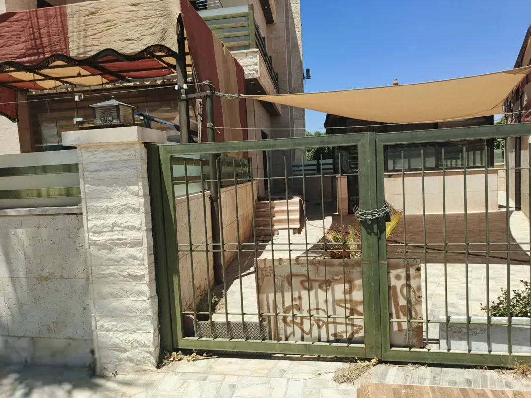 شقة للبيع طريق المطار