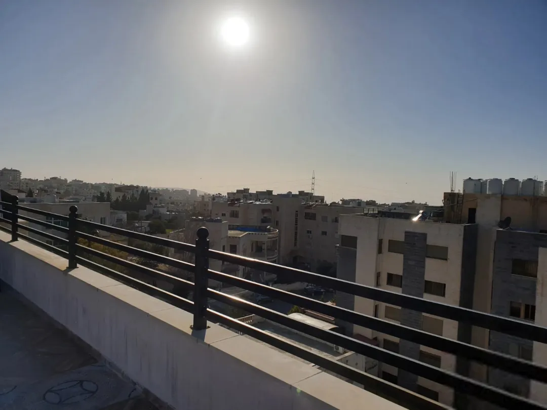شقة للبيع في مرج الحمام مع روف وإطلالة مميزة