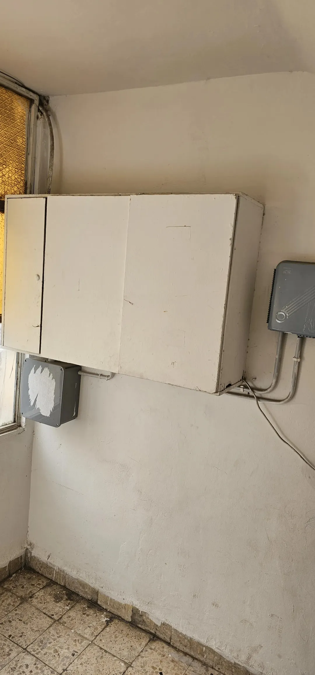 عماره للبيع في الزرقاء حي الإسكان