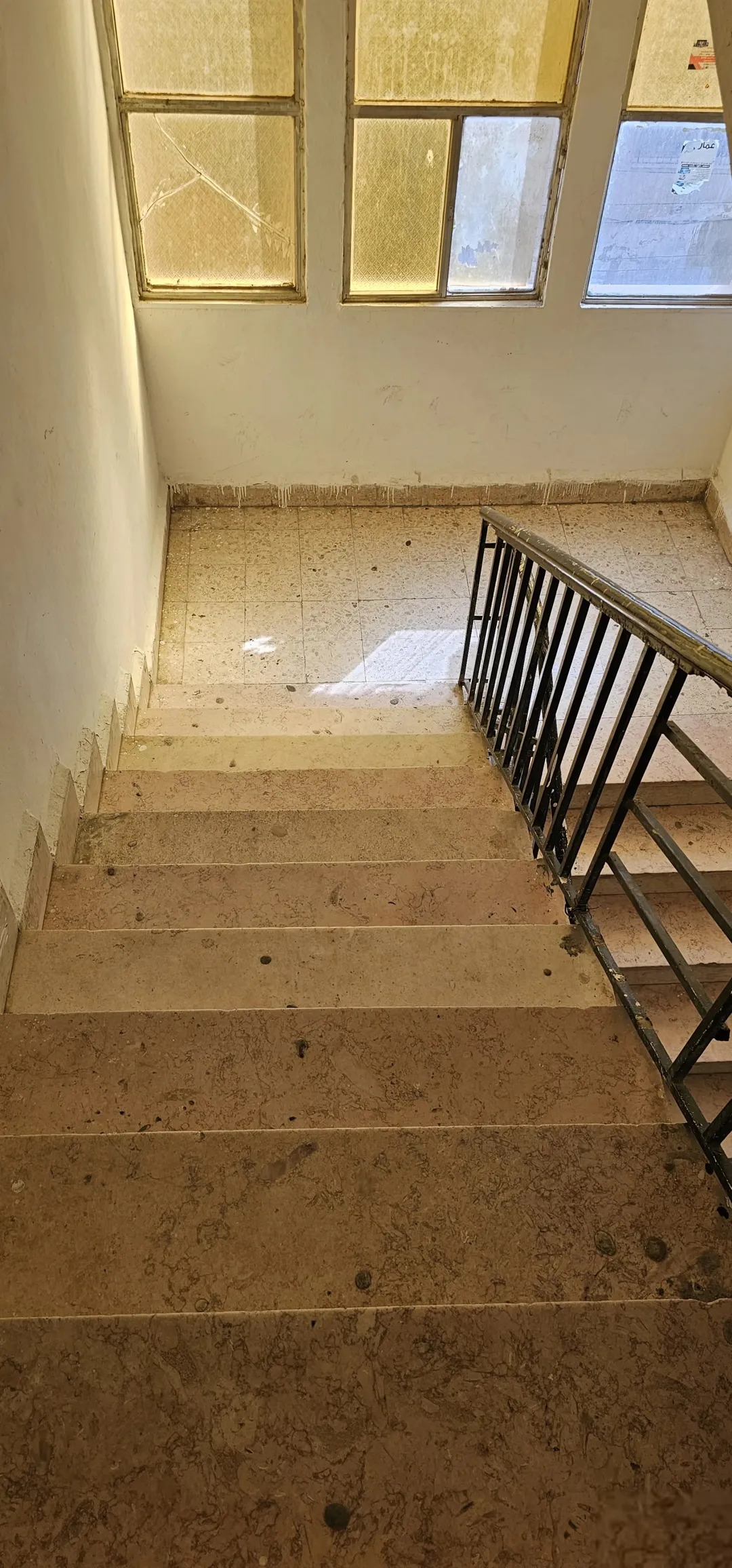 عماره للبيع في الزرقاء حي الإسكان