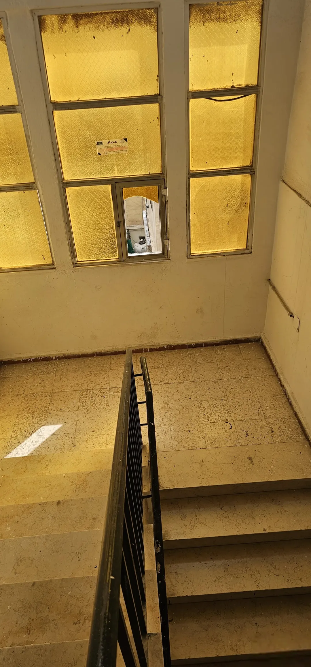 عماره للبيع في الزرقاء حي الإسكان