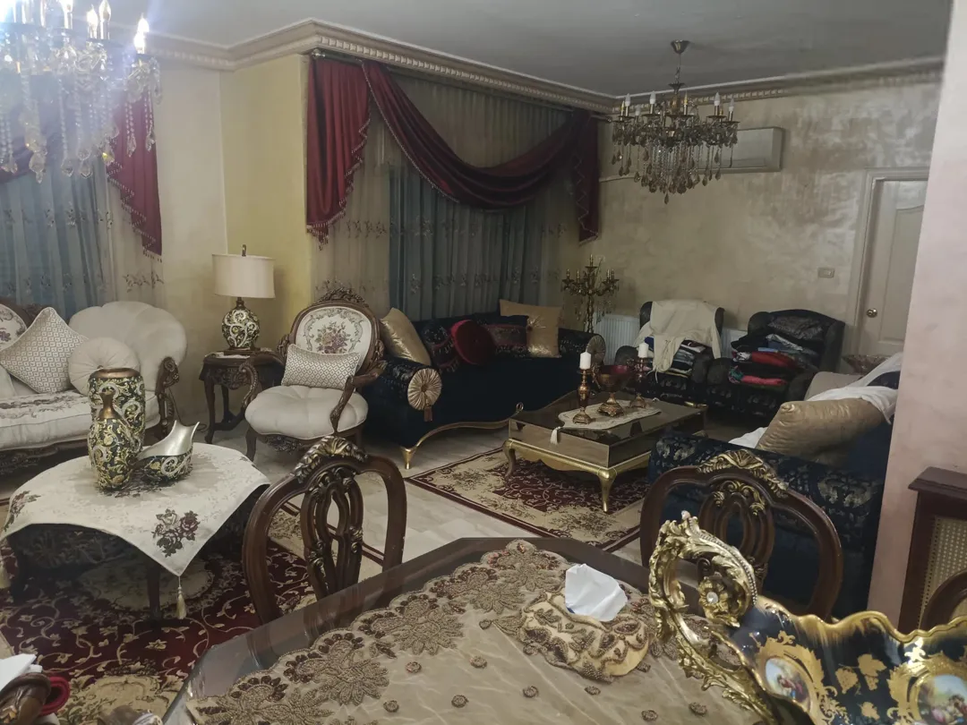 شقة للبيع في الرابية 200م + روف منفصل50م تصلح للسكن و مجدية في حال الاستثمار و التاجير