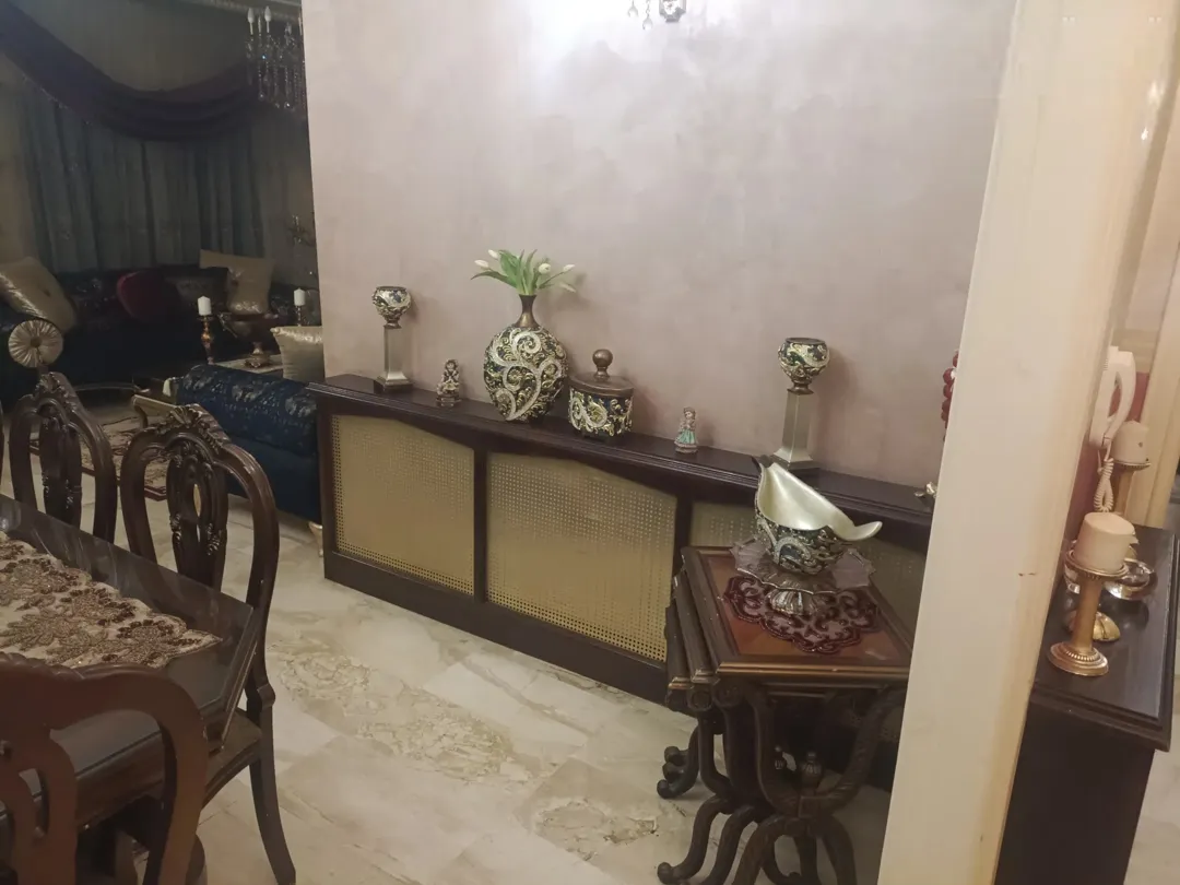 شقة للبيع في الرابية 200م + روف منفصل50م تصلح للسكن و مجدية في حال الاستثمار و التاجير