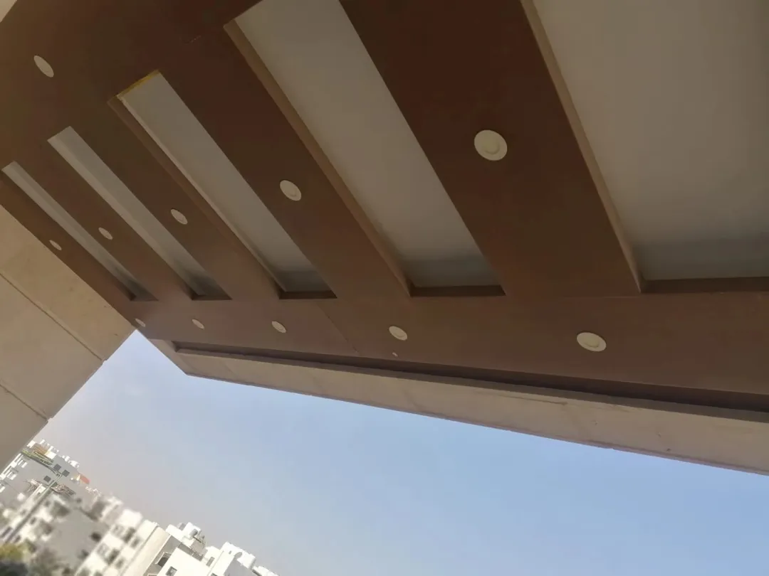 شقه طابق ثالث مع رووف للبيع تلفون