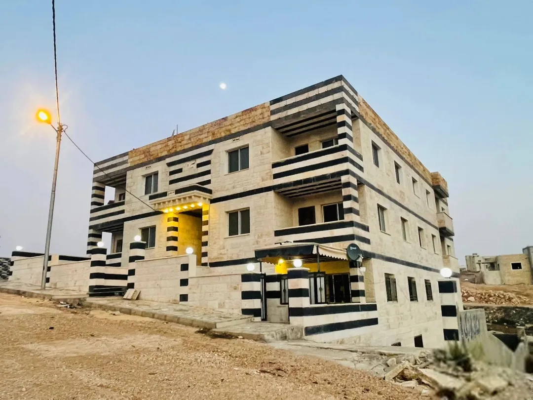 شقة حديثة للبيع في إربد – بيت راس بمساحة 135 متر مربع