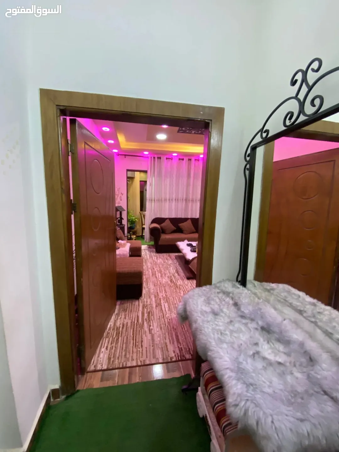 شقة سكنية مميزة في قلب عبين على الشارع الرئيسي
