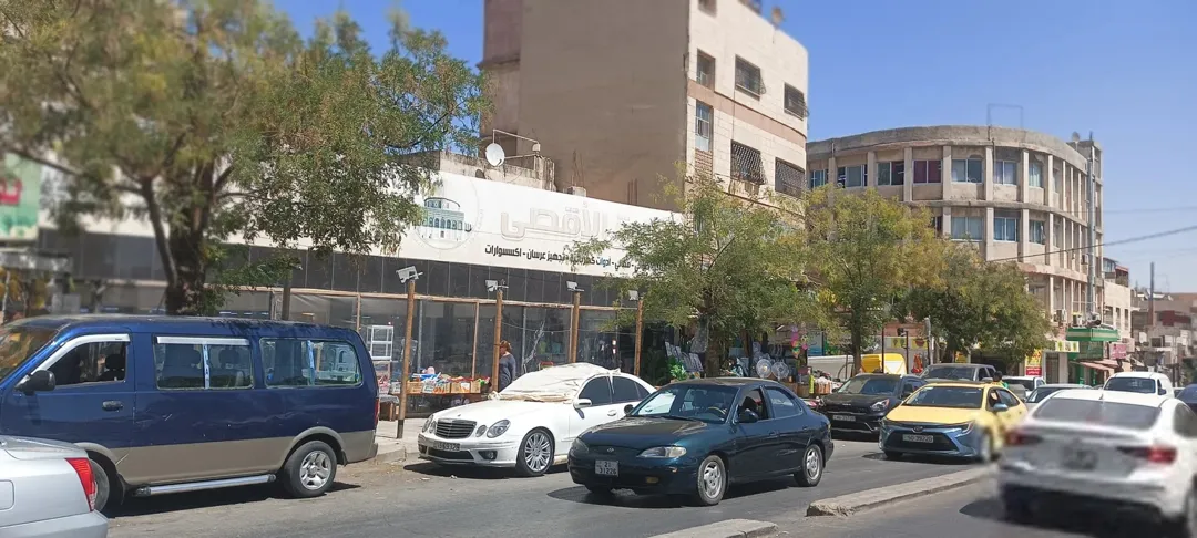 مجمع تجاري فاخر للبيع في جبل الحسين