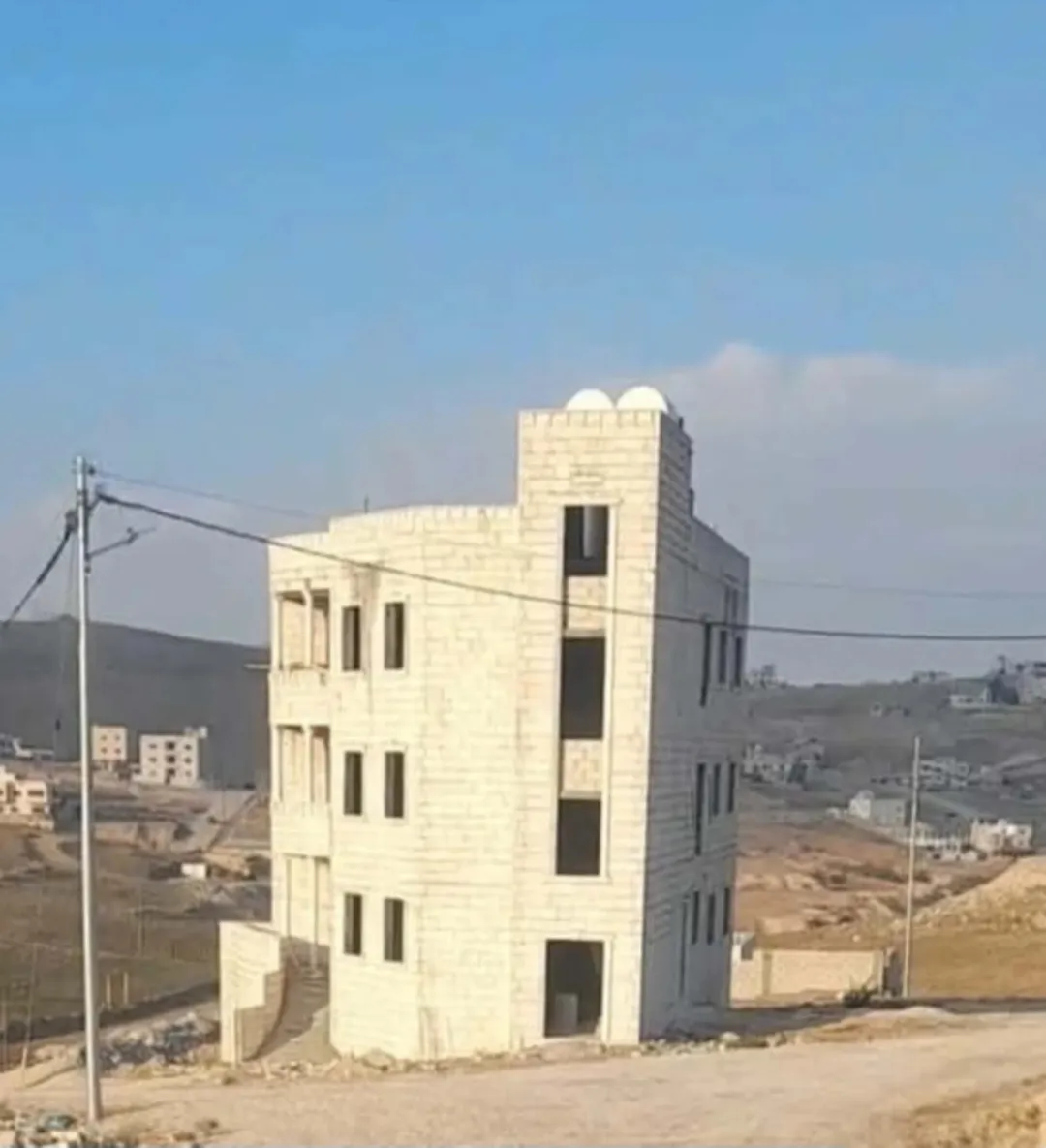 عمارة سكنية فخمة للبيع في الزرقاء – جريبا
