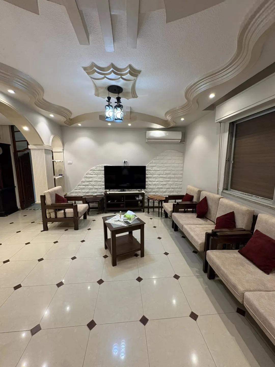 شقة مميزة للبيع في الزرقاء – جبل طارق