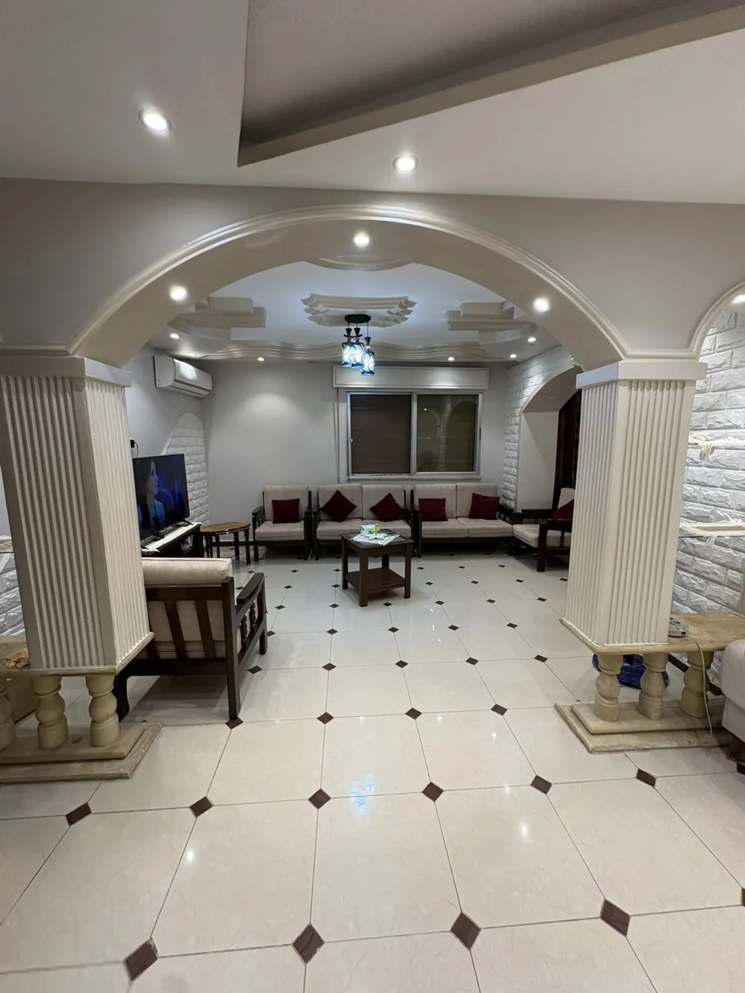 شقة مميزة للبيع في الزرقاء – جبل طارق
