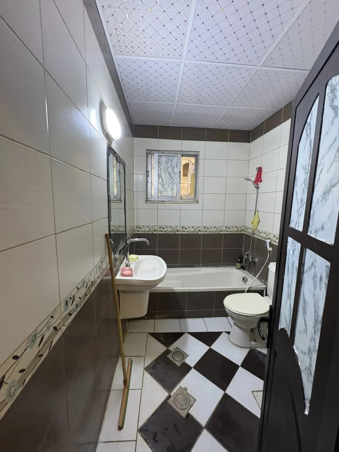 شقة مميزة للبيع في الزرقاء – جبل طارق