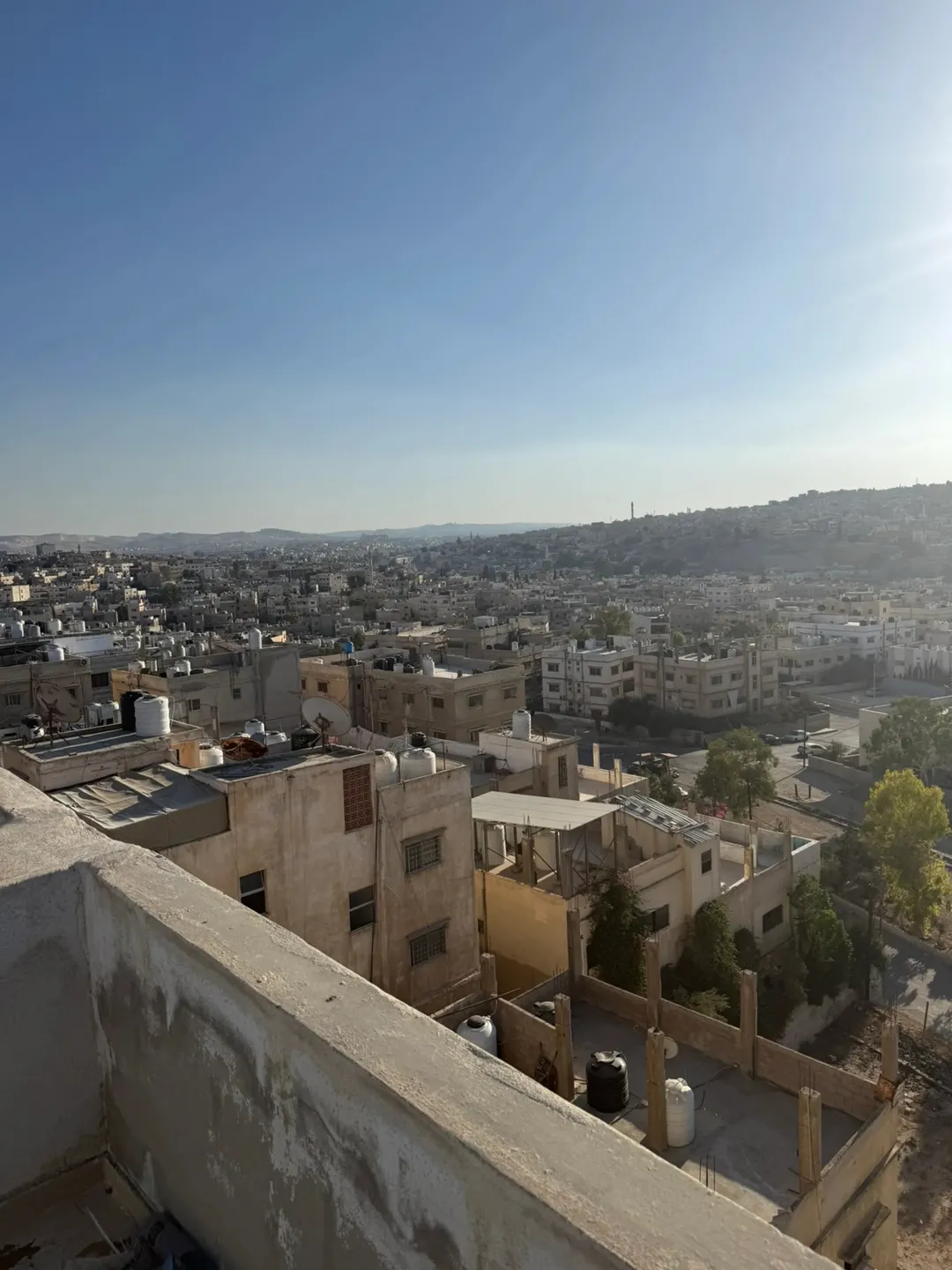 مجمع تجاري للبيع – 1918 م²، 600,000 دينار (إعلان 987907)