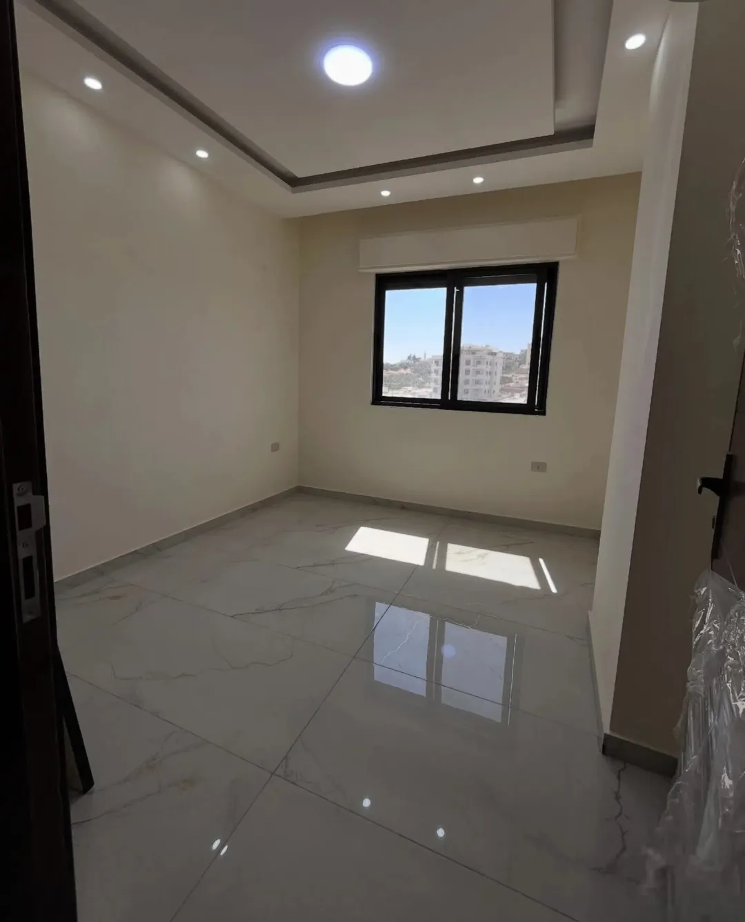 فرصة مميزة للسكن في البنيات باقي شقة أرضية واحدة فقط قرب مدرسة الحصاد كاش او اقساااط