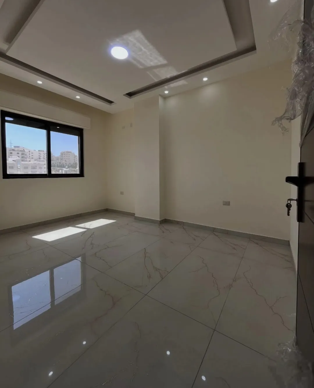 فرصة مميزة للسكن في البنيات باقي شقة أرضية واحدة فقط قرب مدرسة الحصاد كاش او اقساااط