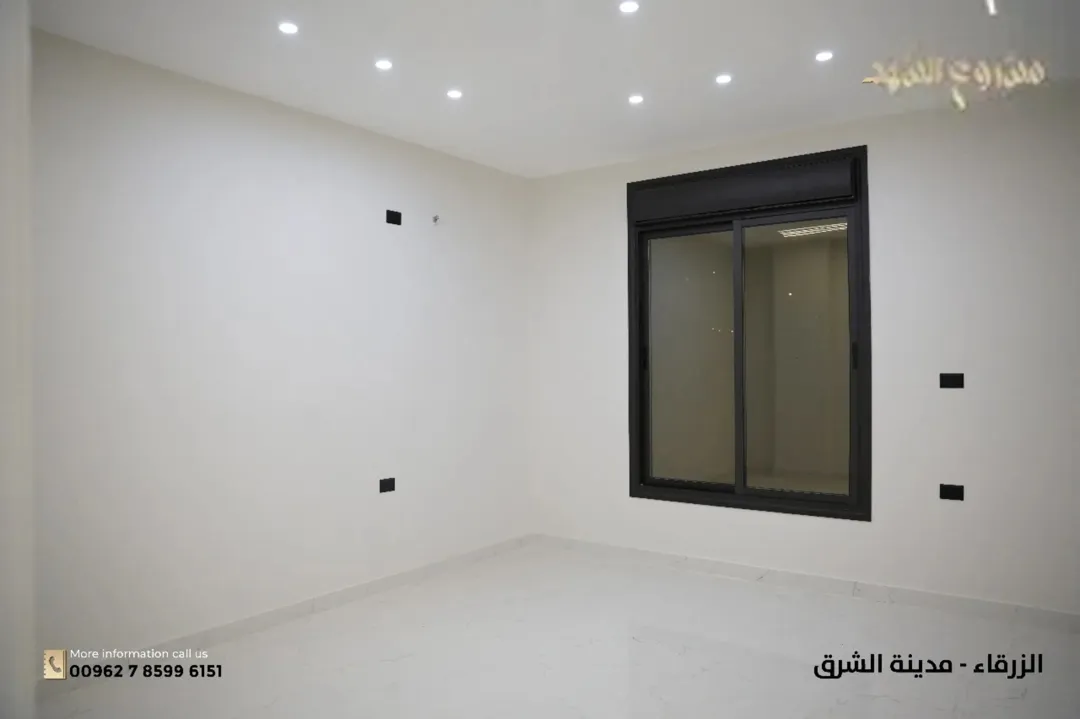 شقة للبيع طابق اول وطابق ثاني بمساحة 145بارقى أحياء الزرقاء مدينة الشرق من مشروع الشهد للاسكان. .