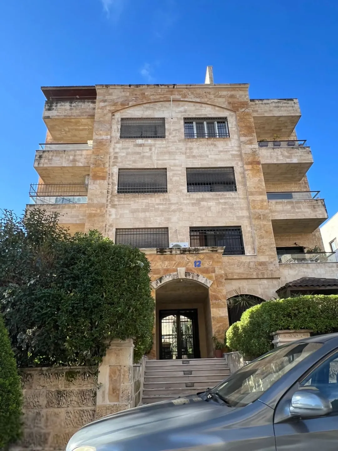 ابحث عن شقة ارضيه عمان الغربيه للشراء