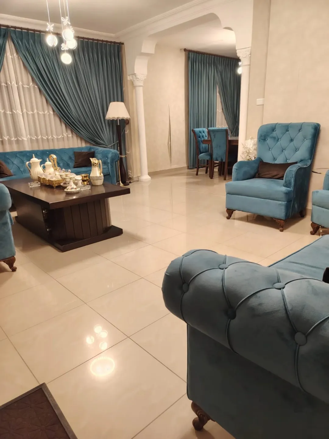 شقه للبيع في جبل الزهور شبة أرضي 137 متر