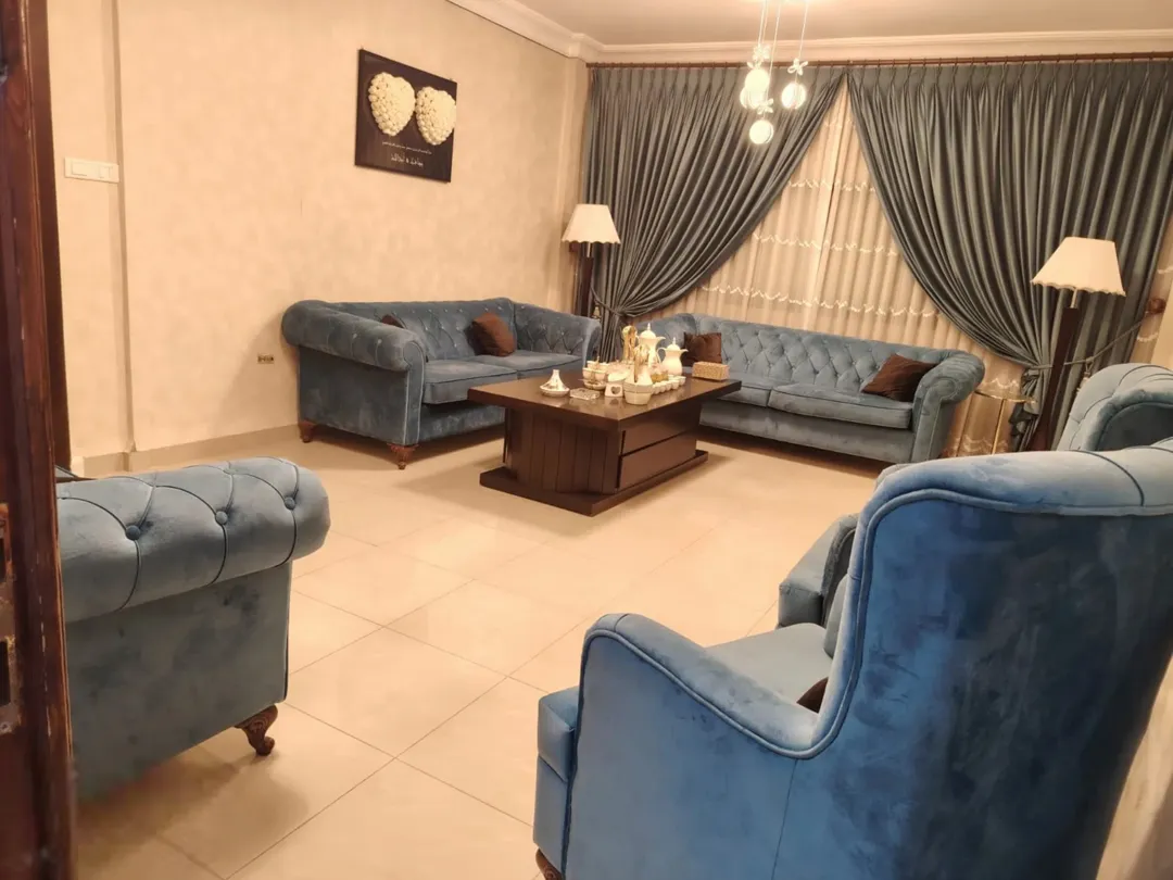 شقه للبيع في جبل الزهور شبة أرضي 137 متر