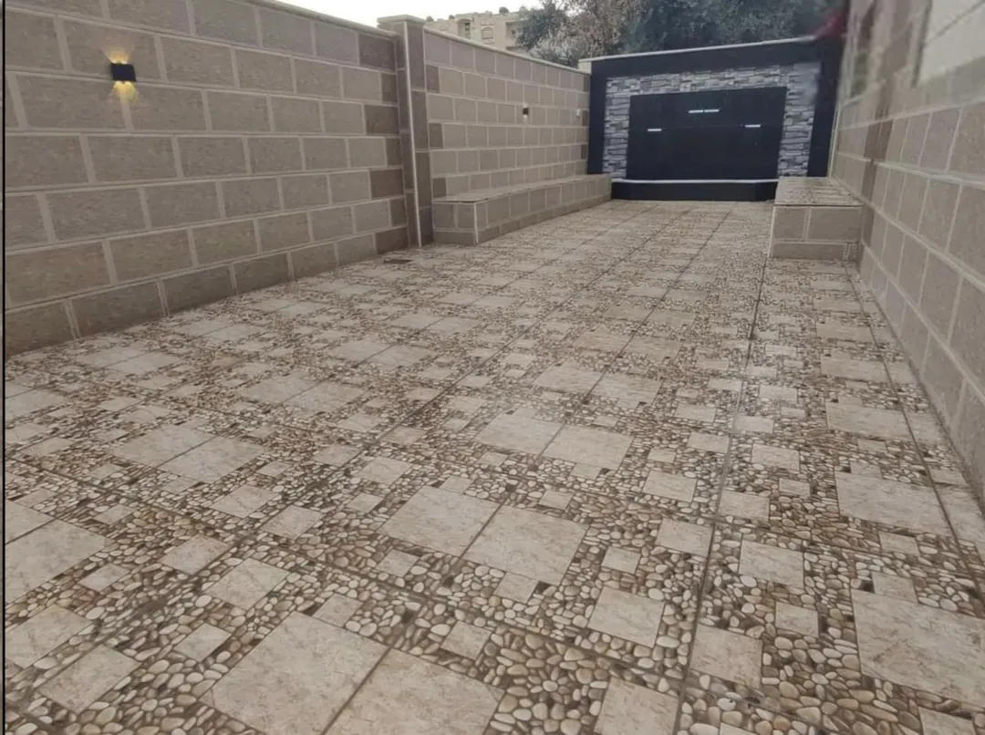 شقة للبيع في حي الياسمين مع أرض مميزة