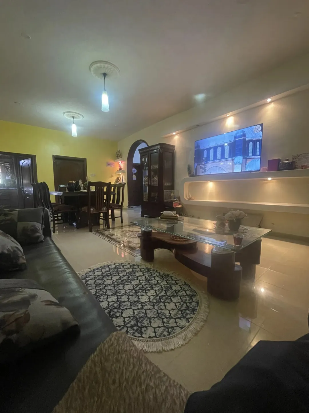 منزل للبيع في القويره – منطقة الشهيبه مقابل صالة الهاشمية، بواجهة 20 متراً على الشارع مباشرة