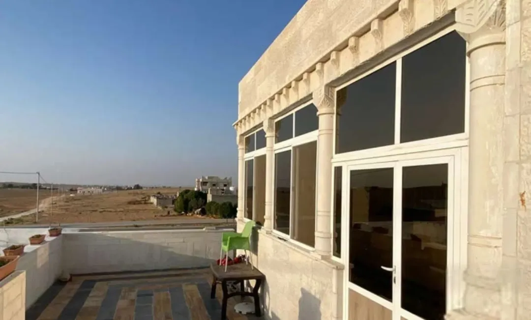 منزل واسع للبيع في المفرق – حي نوارة
