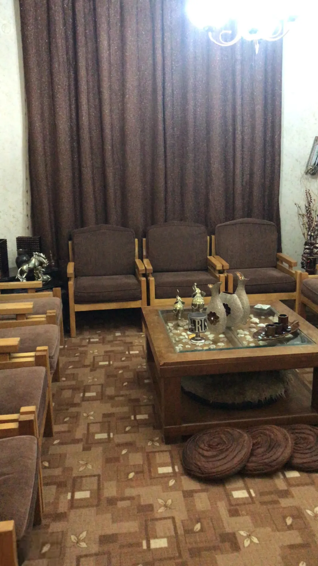 مستودع طابقين + شقتين للسكن+ برج اتصالات على السطع مؤجر مخيم الزرقاء قرب مدارس وكالة الغوث