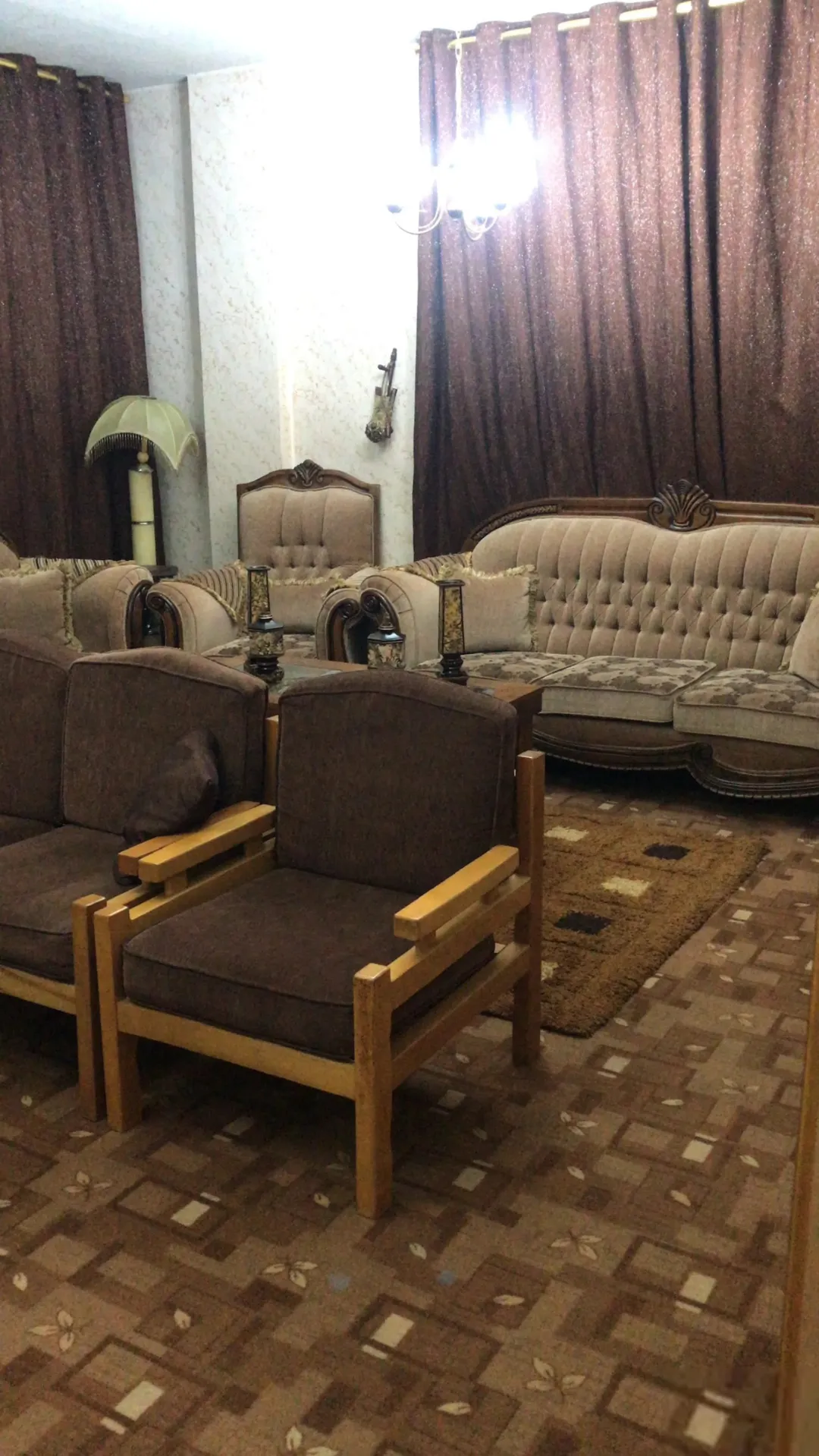 مستودع طابقين + شقتين للسكن+ برج اتصالات على السطع مؤجر مخيم الزرقاء قرب مدارس وكالة الغوث