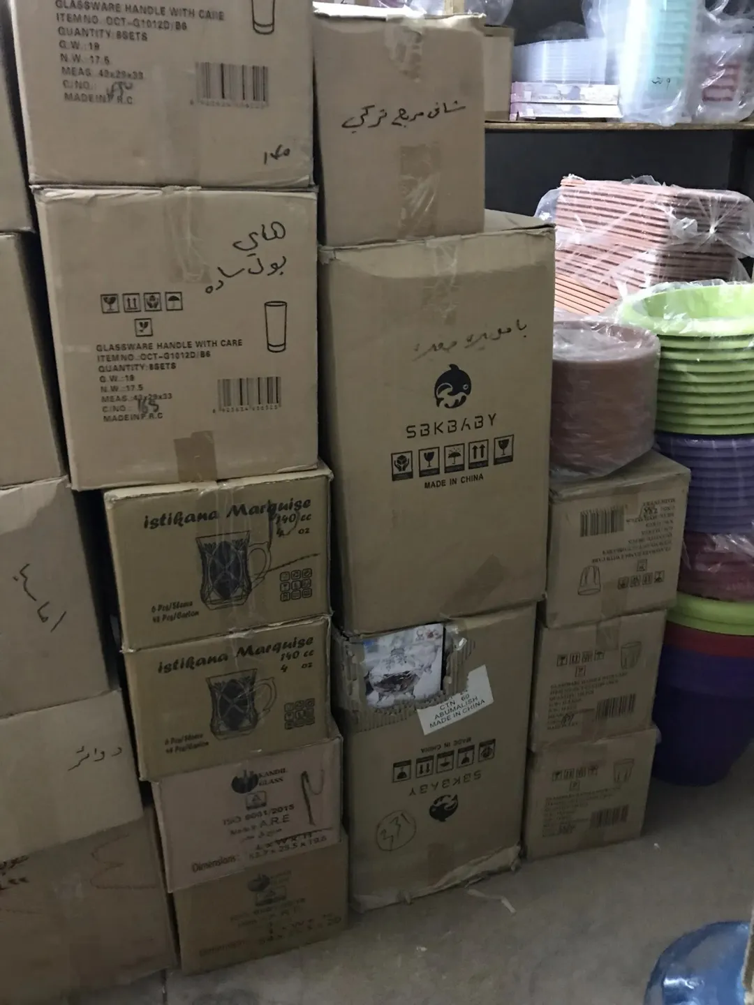 مستودع طابقين + شقتين للسكن+ برج اتصالات على السطع مؤجر مخيم الزرقاء قرب مدارس وكالة الغوث