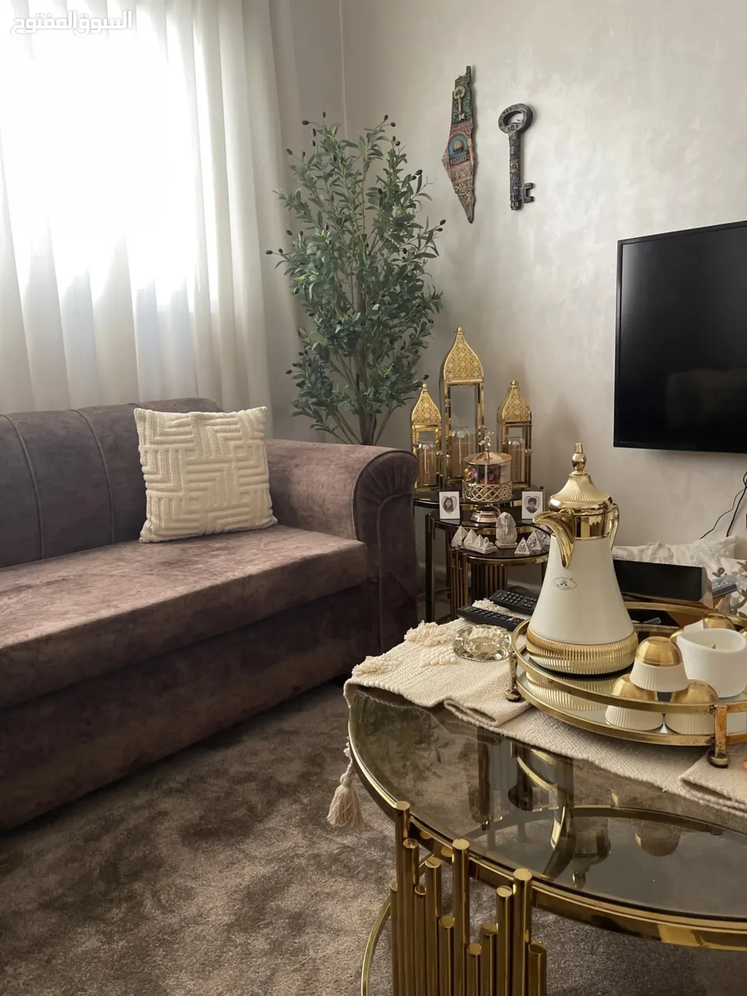 مستودع طابقين + شقتين للسكن+ برج اتصالات على السطع مؤجر مخيم الزرقاء قرب مدارس وكالة الغوث