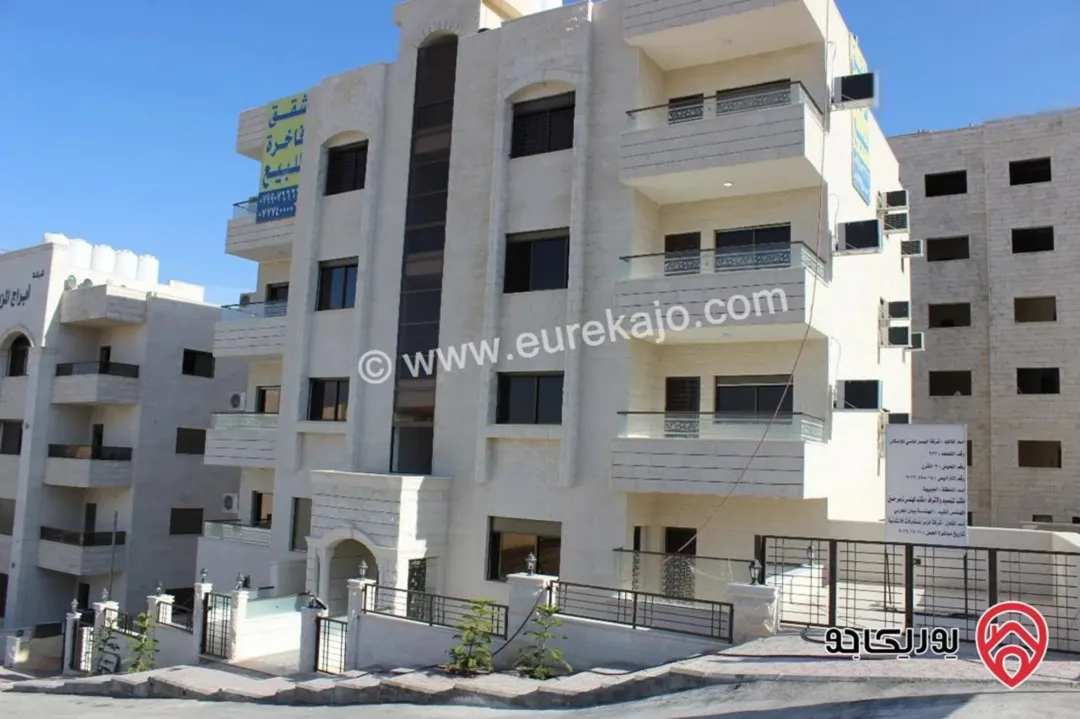 شقة للبيع في الجبيهة بموقع مميز ومساحة واسعة