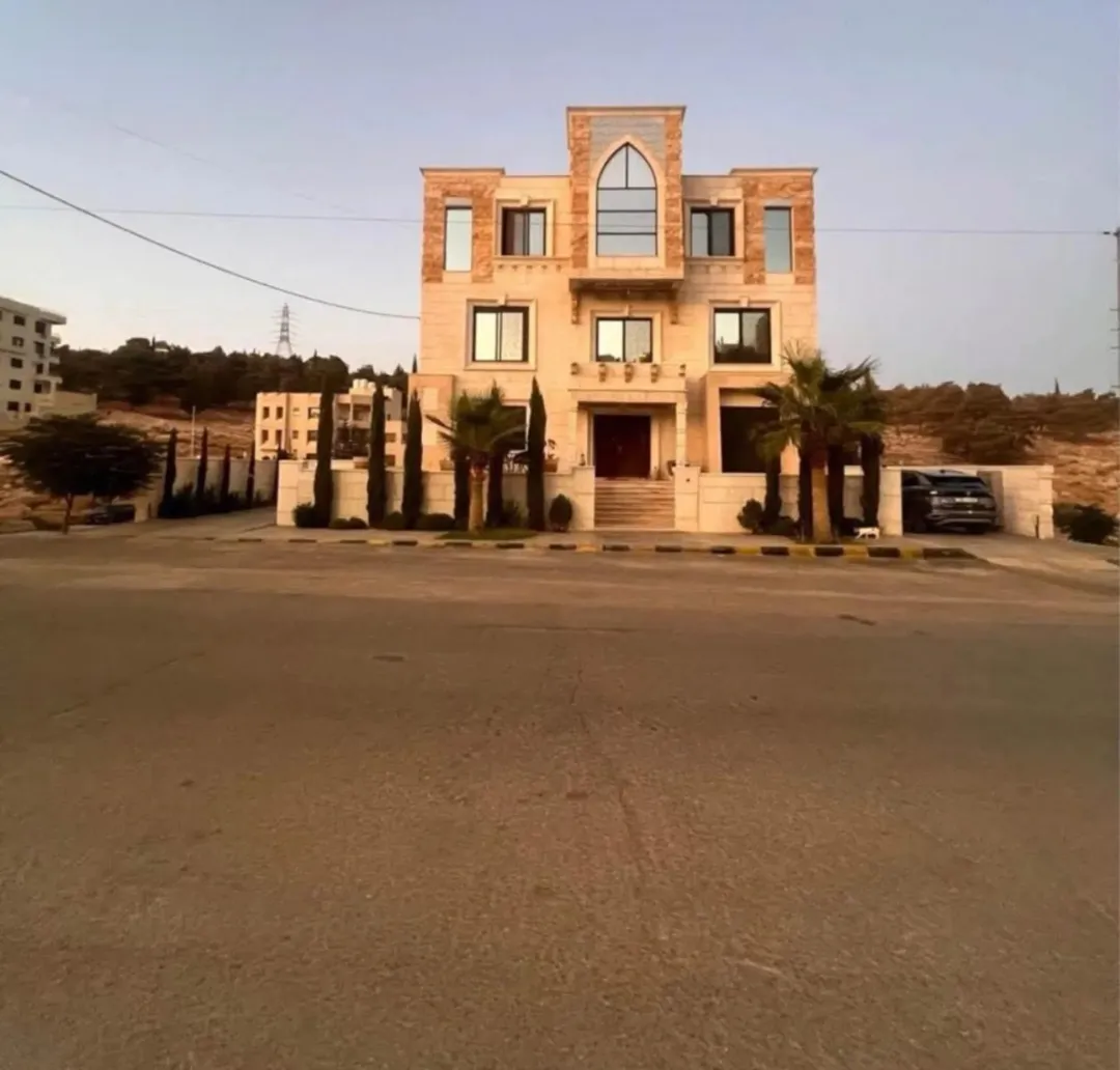 عمارة سكنية فاخرة للبيع في ضاحية الأمير علي – طريق المطار