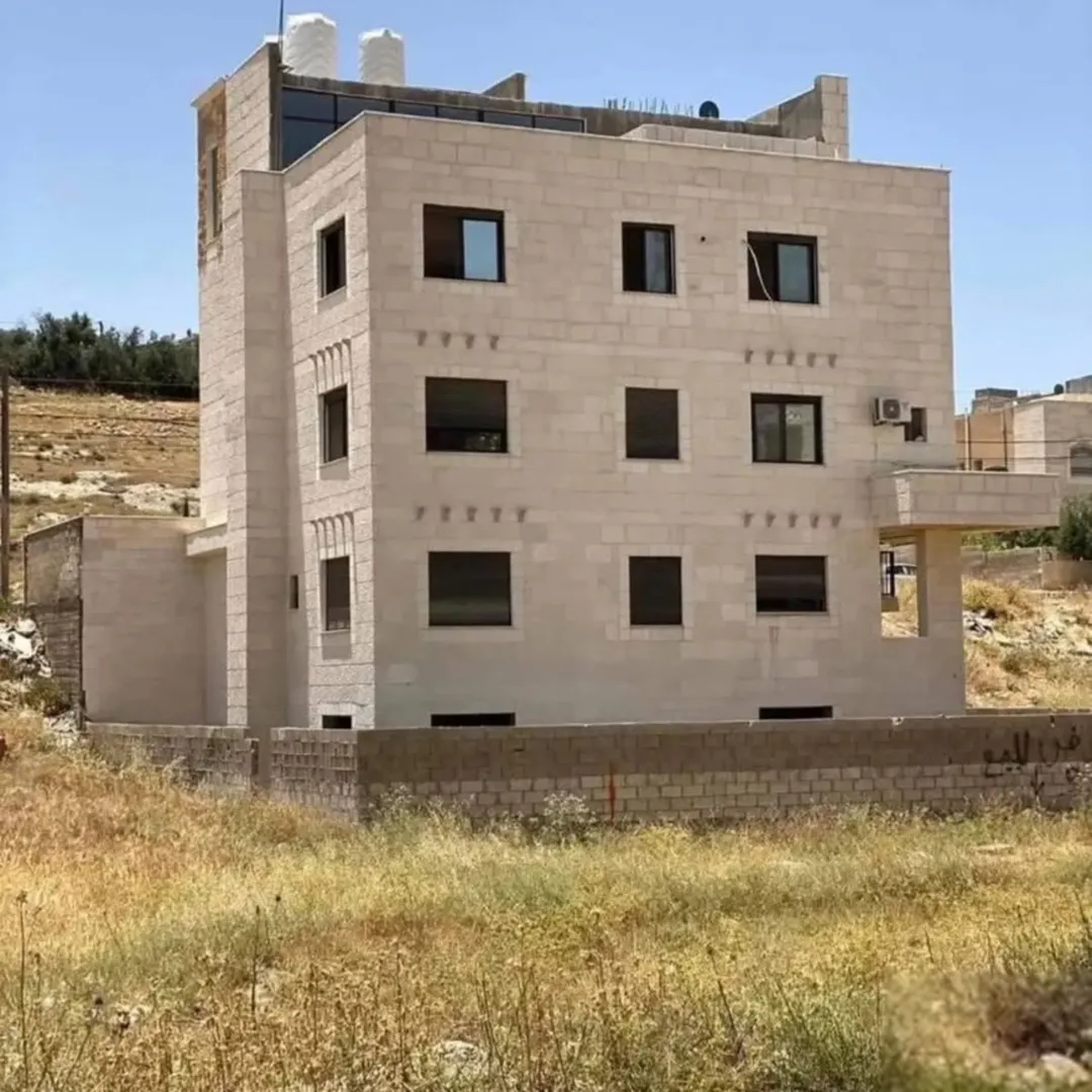 عمارة سكنية فاخرة للبيع في ضاحية الأمير علي – طريق المطار