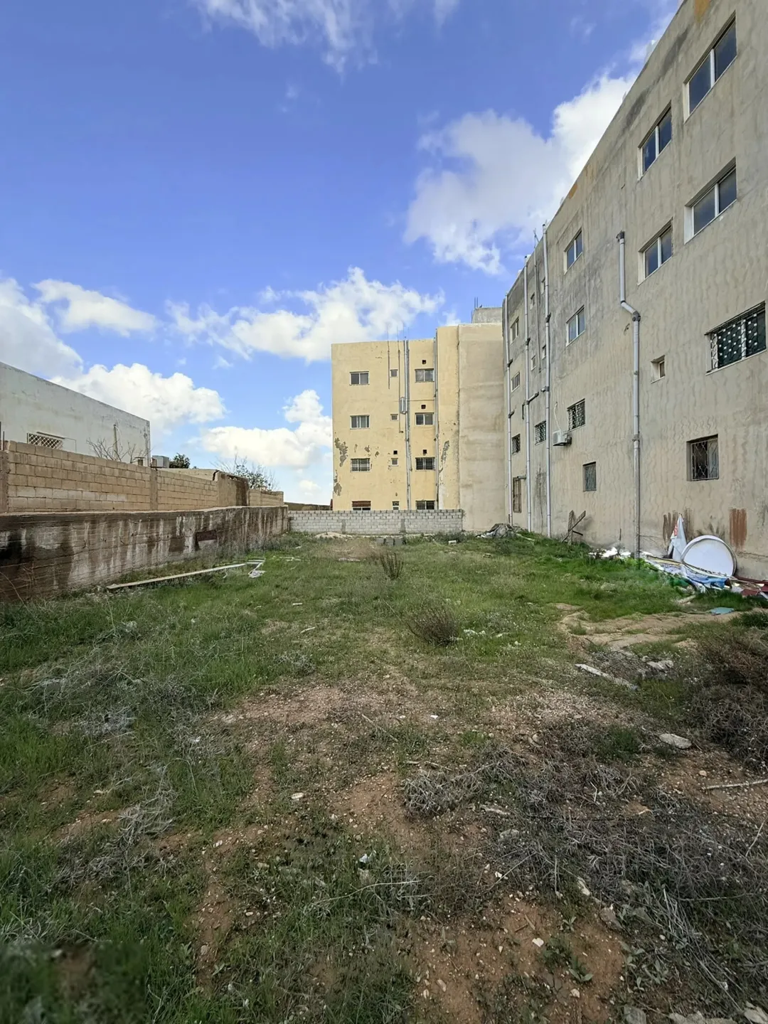عقار للبيع مقابل كليه الكرك الجامعية