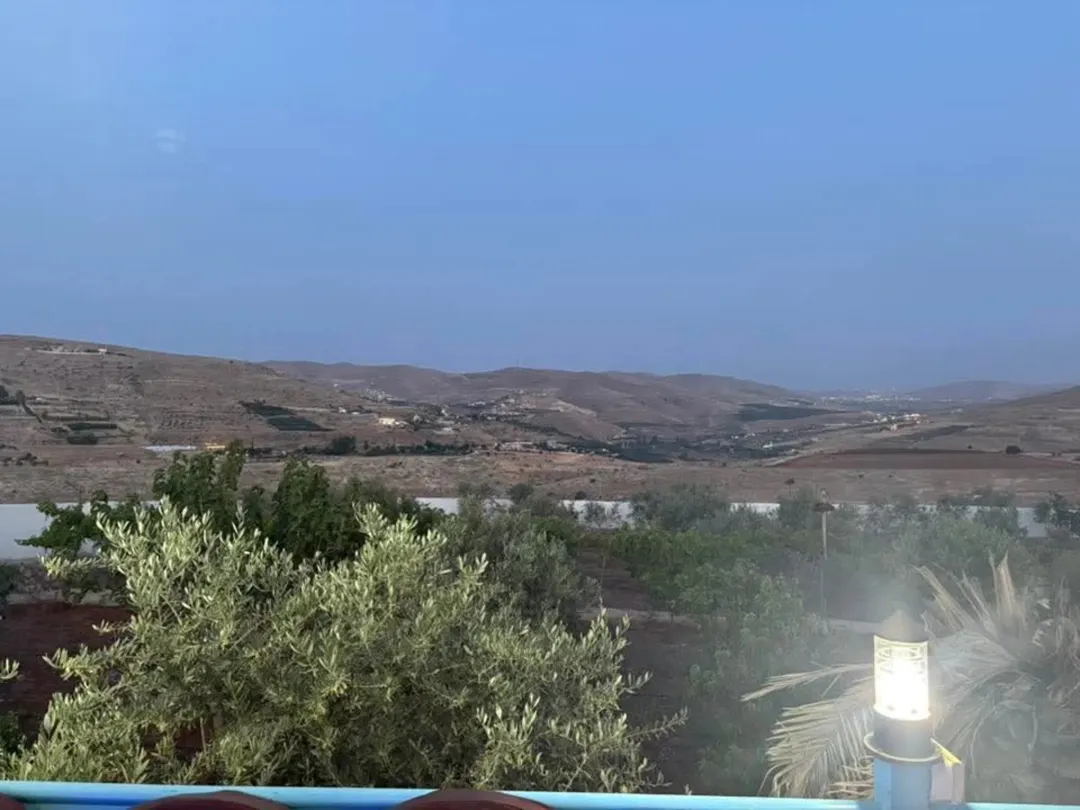 مزرعة جاهزة وشغالة مية مية للبيع بداعي السفر
